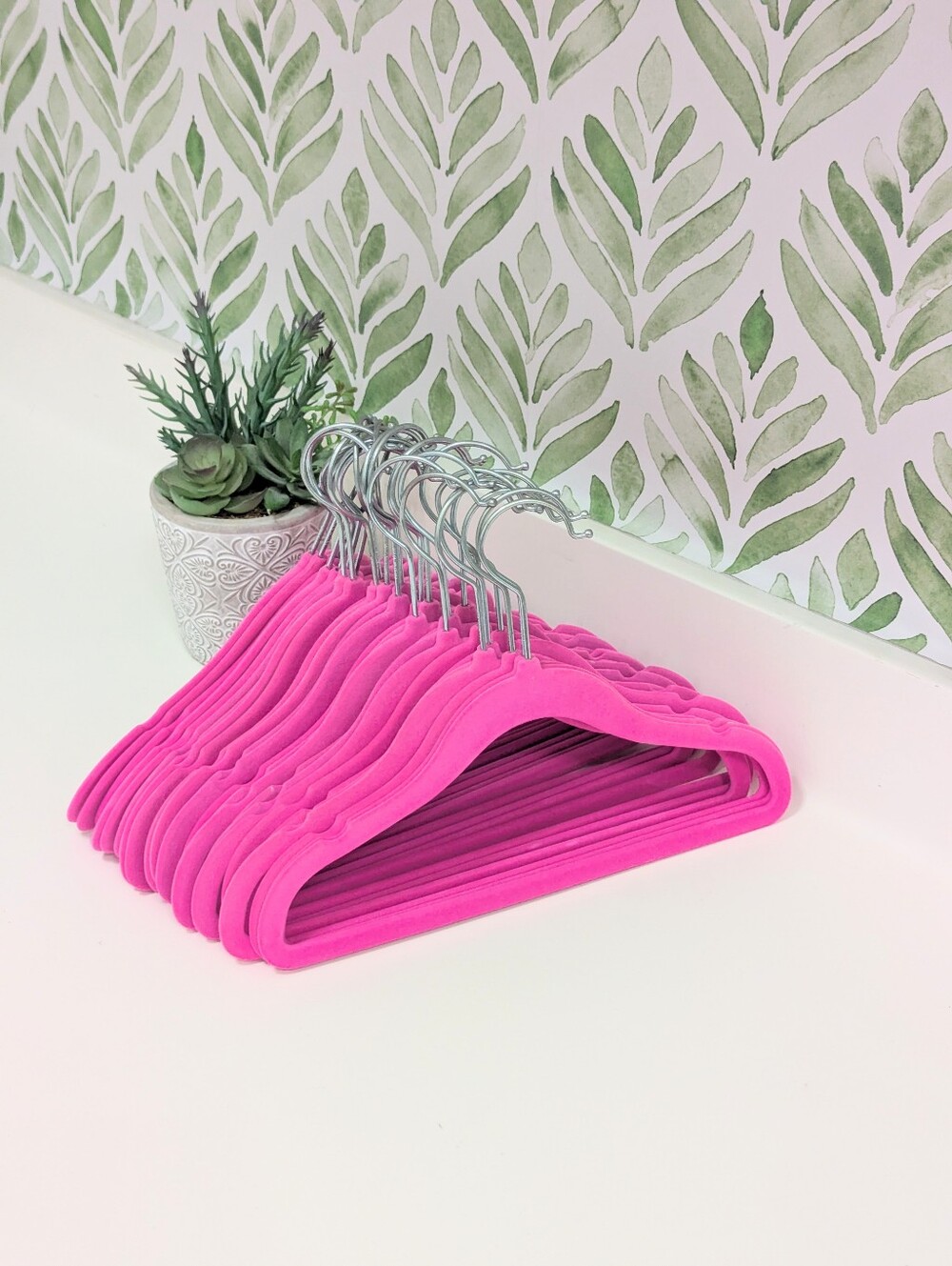 Set of 27 hot pink velvet flocked Girl’s hangers Slim Line Kids Size - Picture 2 of 4